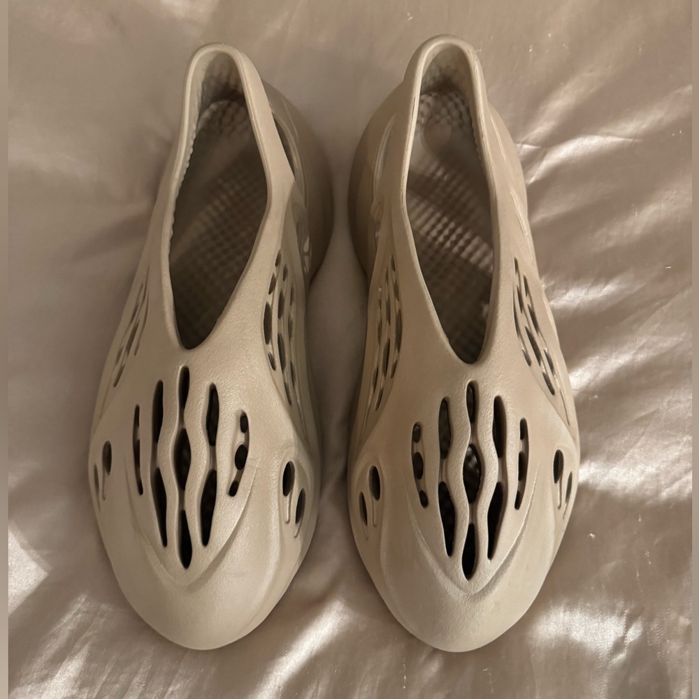 YEEZY FOAM RUNNER "Mist"